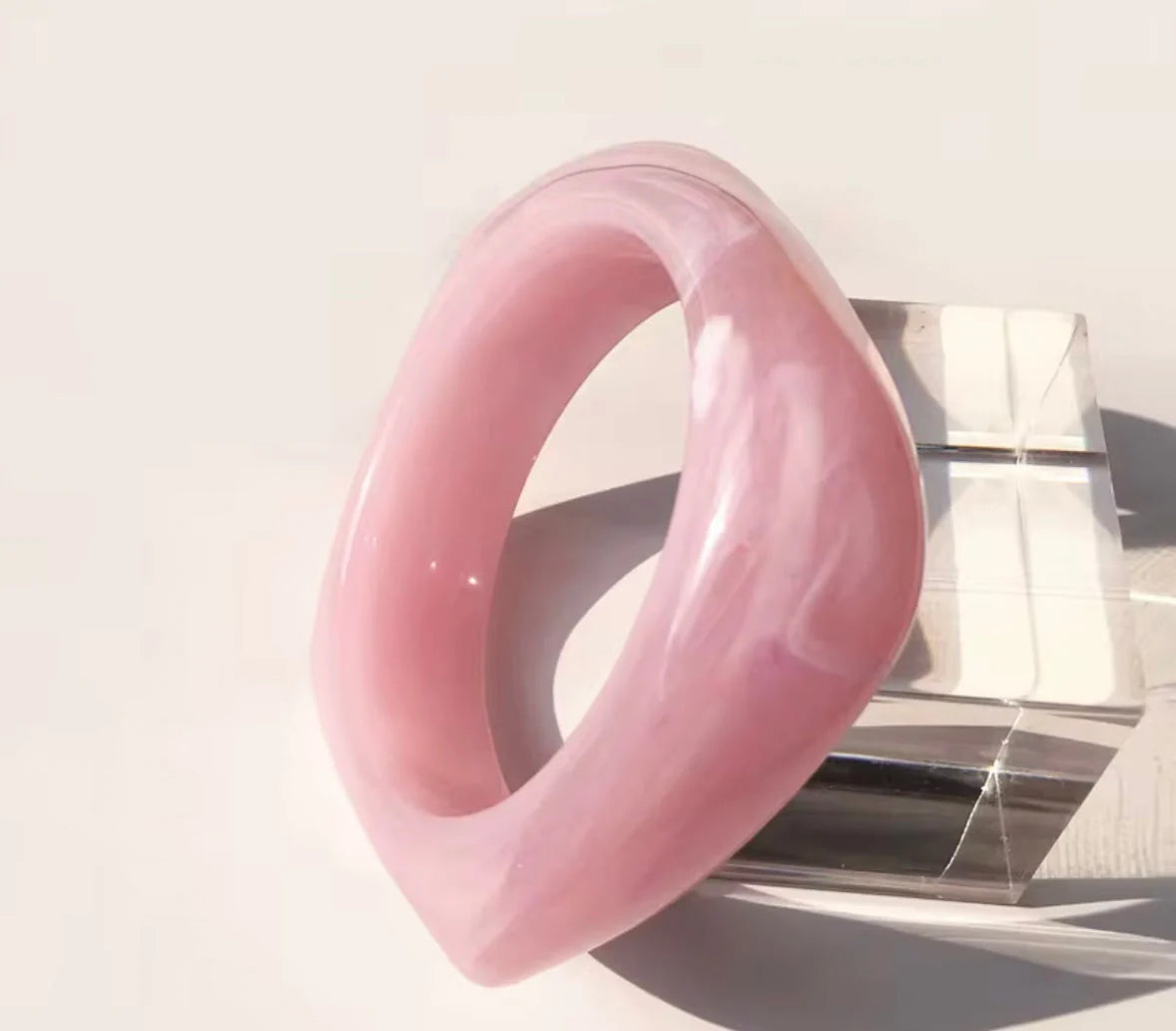 CLAUDIA ACRYL BRACELET - LIGHT PINK