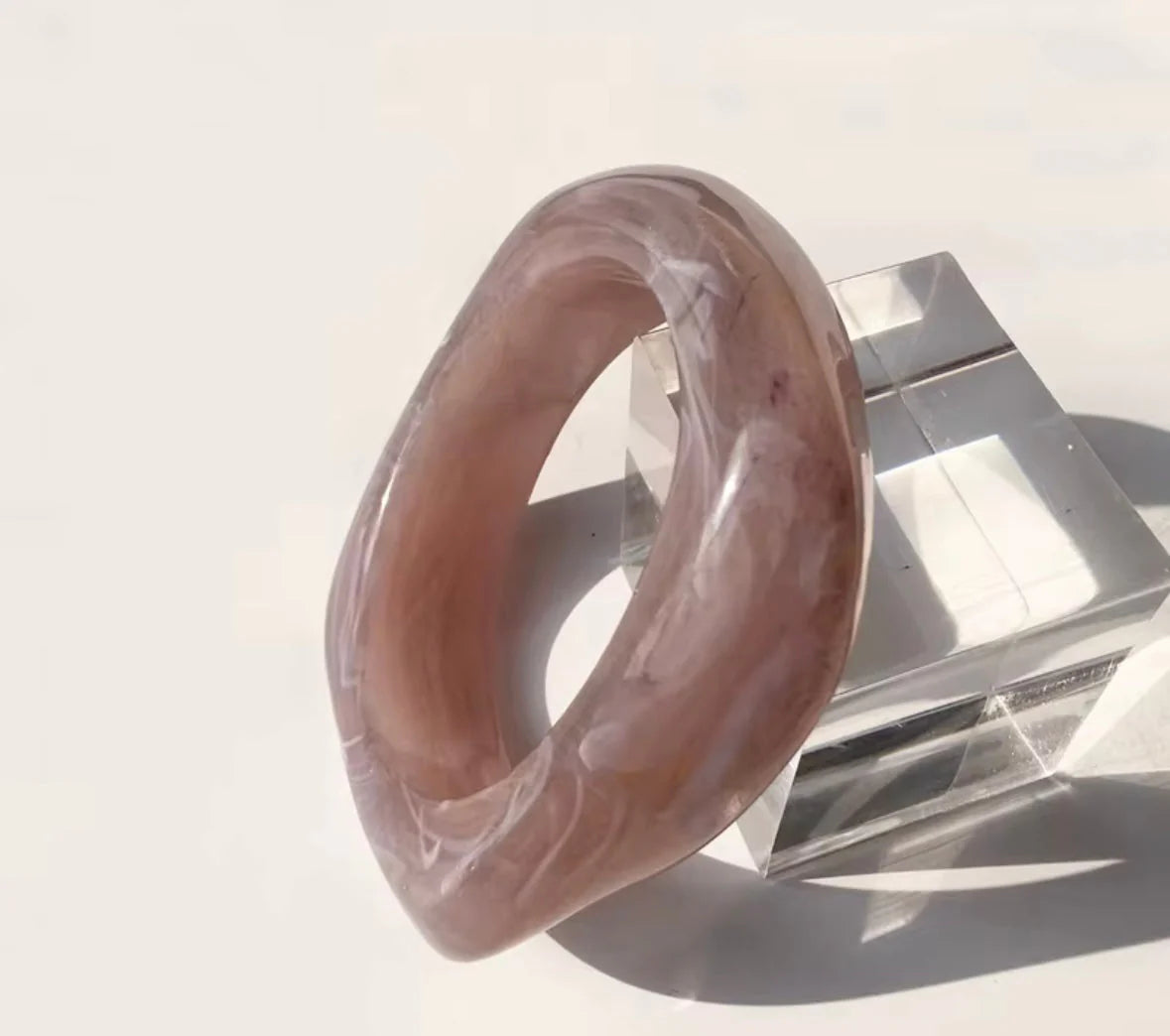 CLAUDIA ACRYL BRACELET - TAUPE