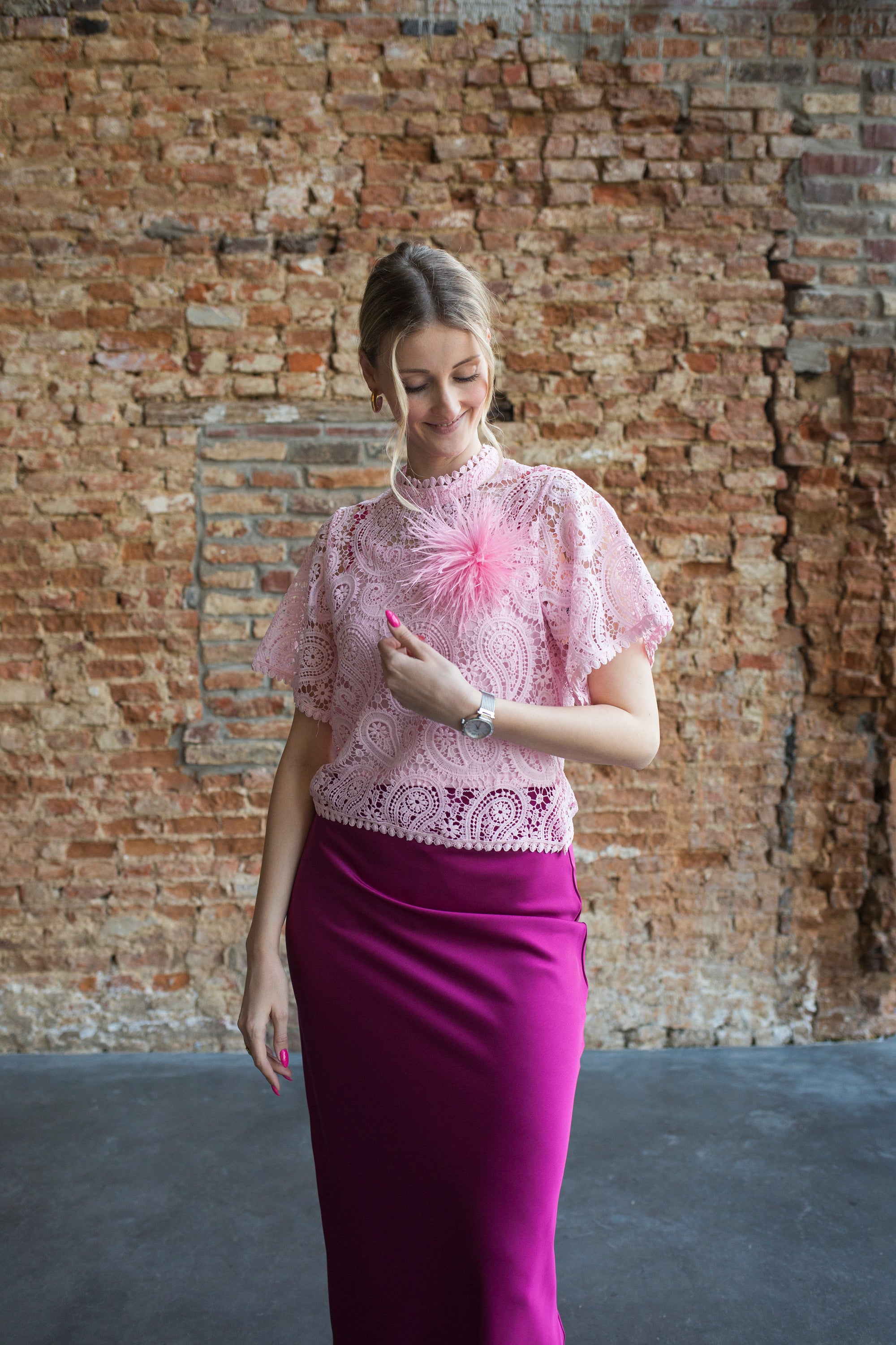 FEATHER BROCHE - PINK