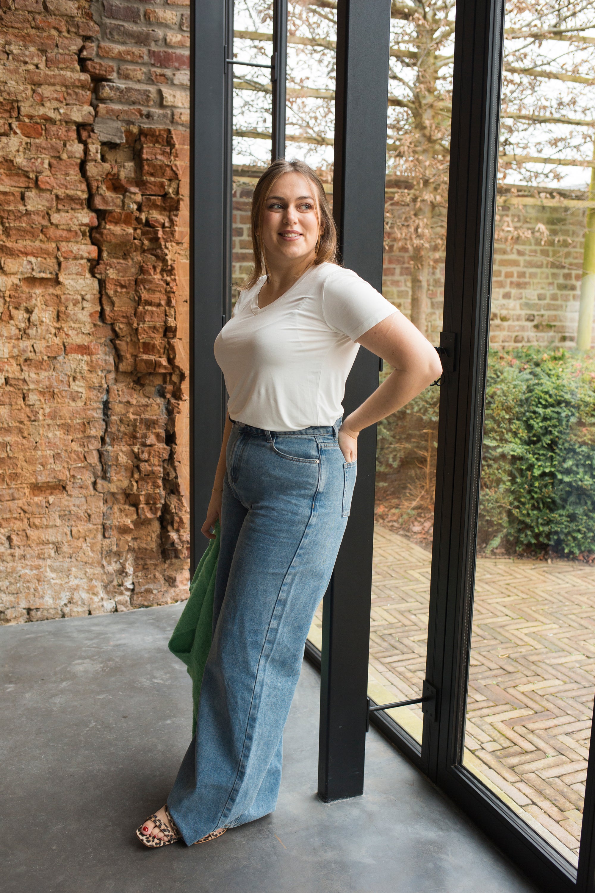 THE CLASSIC CUT JEANS