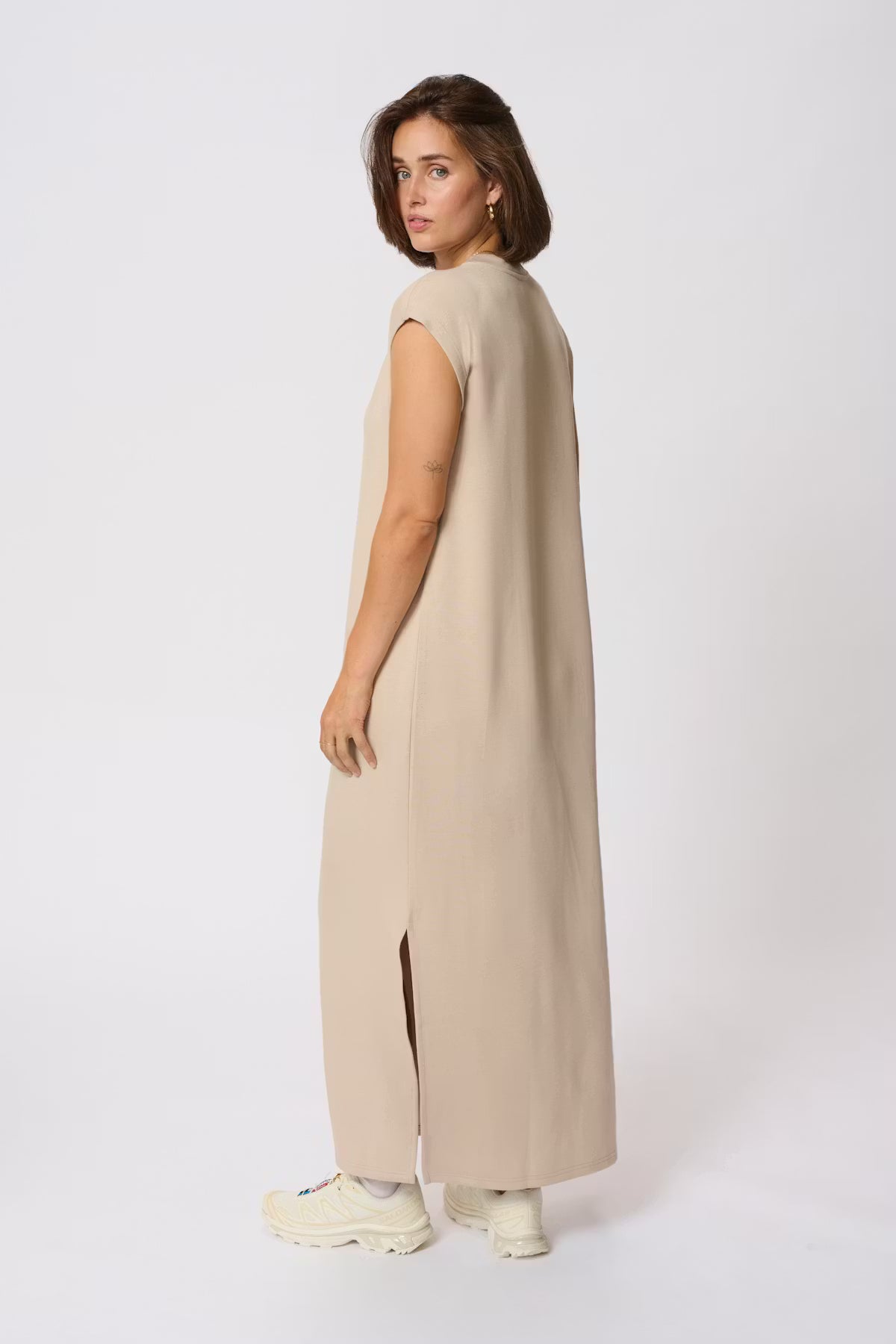 ANNIKA MAXI DRESS - BEIGE