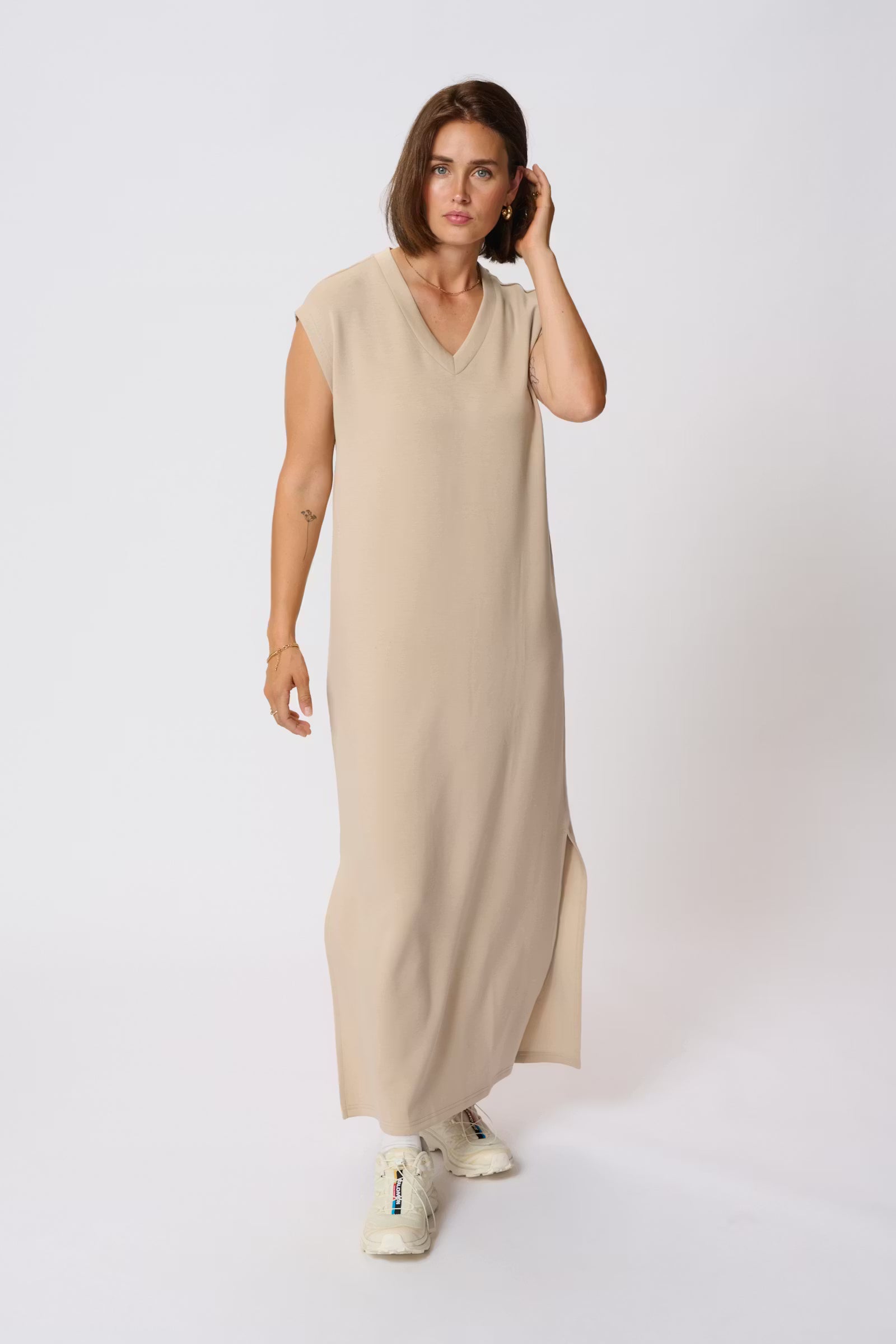 ANNIKA MAXI DRESS - BEIGE