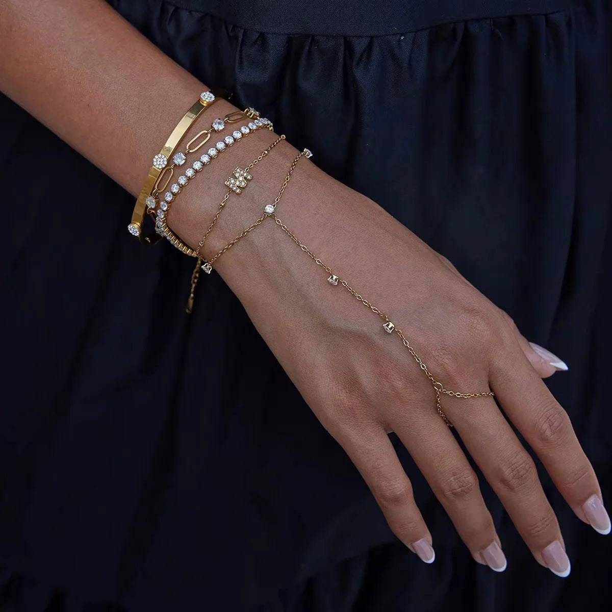 AURA HAND CHAIN BRACELET